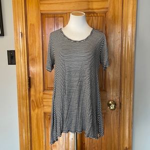 Lularoe perfect tee
